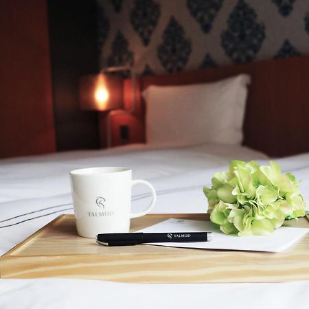 Talmud Hotel Yizhong Taichung Bagian luar foto
