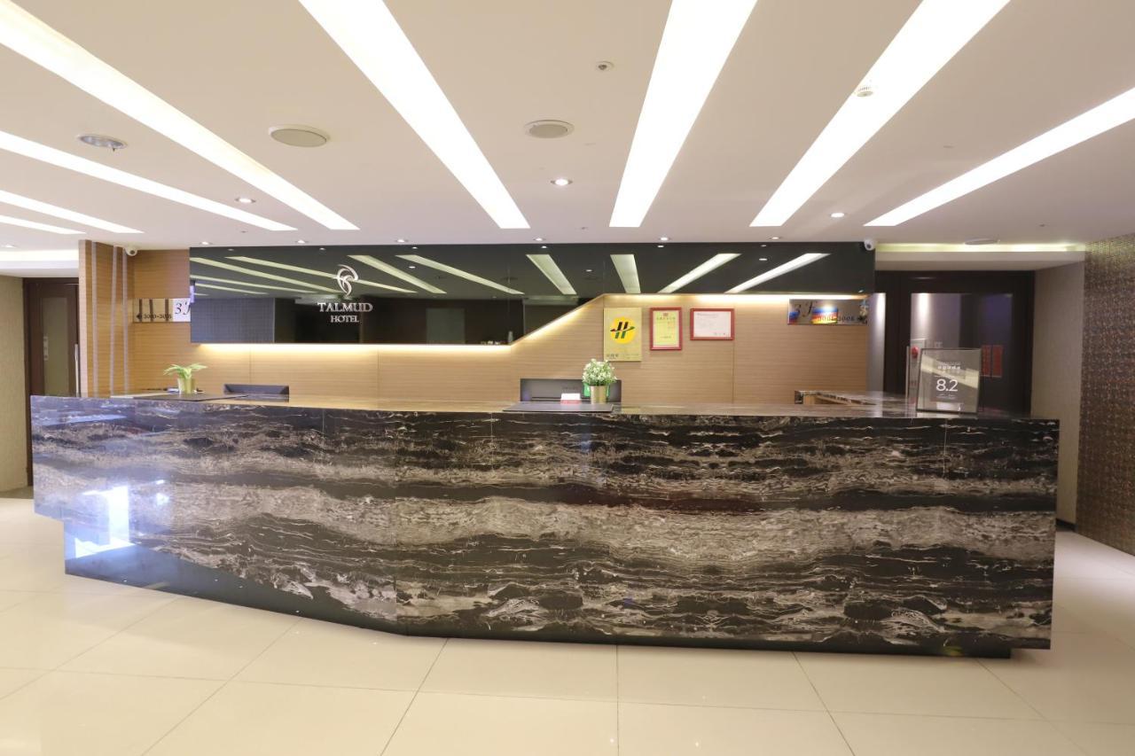 Talmud Hotel Yizhong Taichung Bagian luar foto