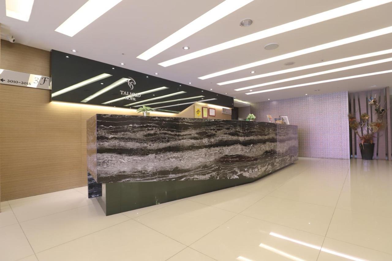 Talmud Hotel Yizhong Taichung Bagian luar foto