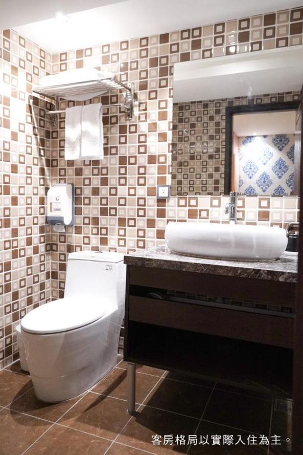 Talmud Hotel Yizhong Taichung Bagian luar foto