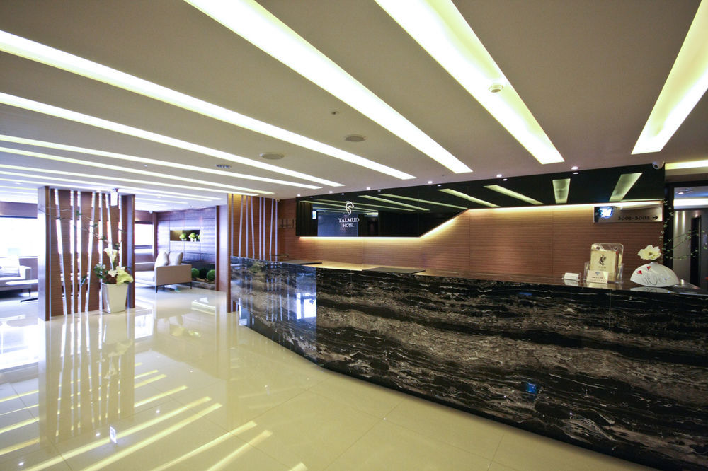 Talmud Hotel Yizhong Taichung Bagian luar foto