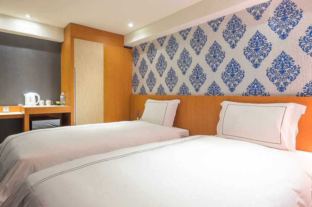 Talmud Hotel Yizhong Taichung Bagian luar foto